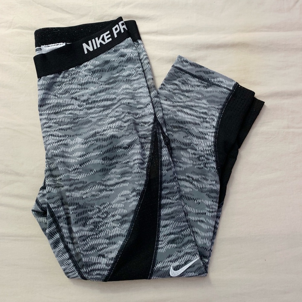 Women’s Nike Pro Cropped Mesh Leggings with Pockets